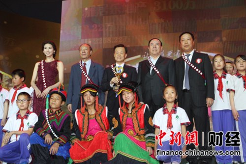 许荣茂荣获第11届中国慈善榜“中国首善”称号