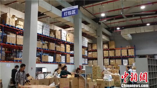 前11个月中国进出口总值22.08万亿同比下降7.8%