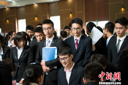 �Ϻ���У��ҵ������һ���ƽ����н5659Ԫ