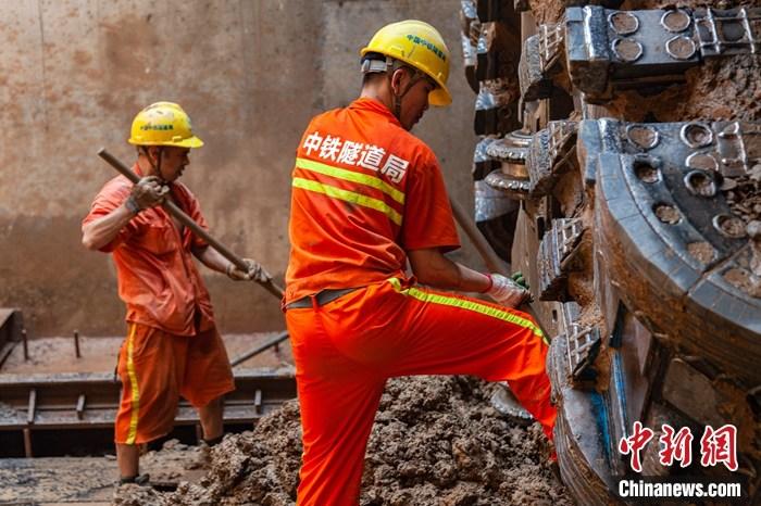 全长3055米千里赣江最长隧全线贯通