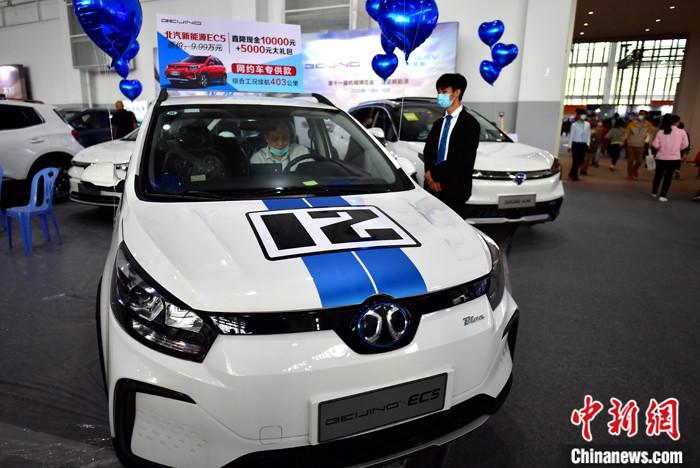 研究称今年中国新能源汽车销量有望破110万辆充电基础设施持续增长
