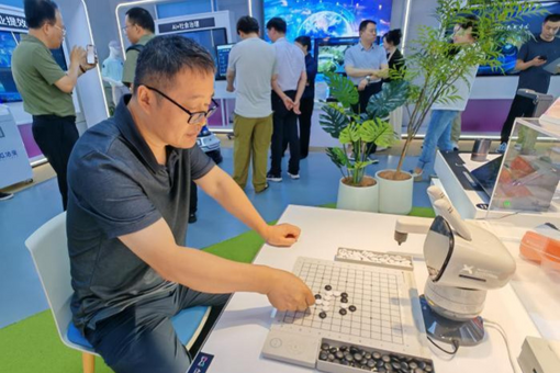 (活力中国调研行)探访江苏首个人工智能生态街区:AI赋能,未来生活场景触手...