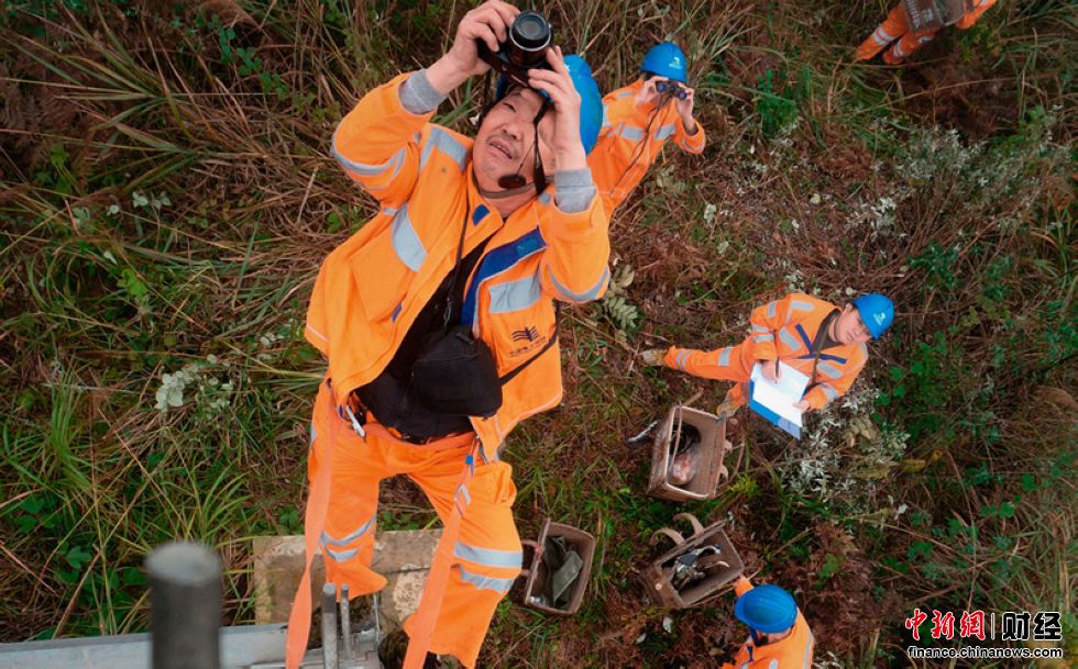“背夹巡线队”的班长王跃进:大山深处的电路指南针