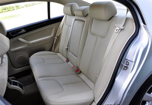 要面子也要空间 6款低价位中型车推荐