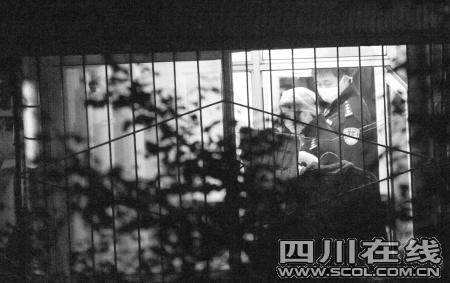 小学女孩发现闹离婚父母双双身亡(组图)