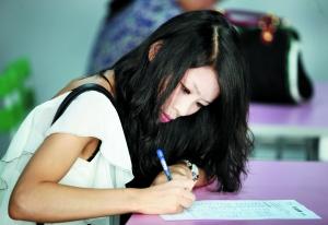 ǧ�򸻺������ɶ�����1500����Ů�Ա���(��ͼ)