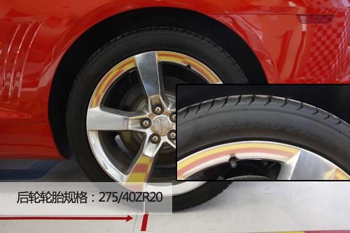 ����Ʒ䡱��װ ʵ�ĺ�ɫѩ����Camaro