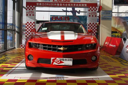 ����Ʒ䡱��װ ʵ�ĺ�ɫѩ����Camaro