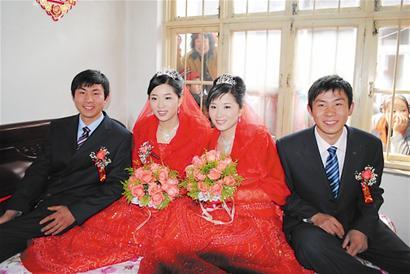 ˫��̥�ֵ�ӭȢ�����������ɿ��Ǻ�������(ͼ)