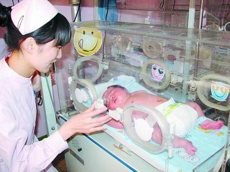 39岁孕妇产下14斤男婴体重全国并列第一(图)