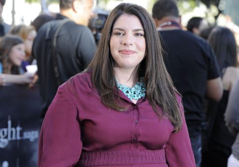 去年斯蒂芬妮·梅尔(stephenie meyer)有4000万美元进账.