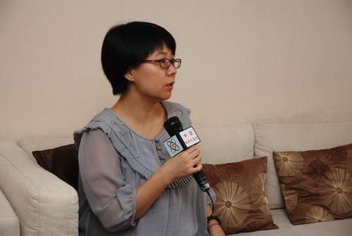 张巍据了解,《左左》讲述的是都市中的三个"单身"女人,她们遭遇失业