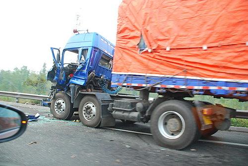 惨不忍睹 京哈高速重大车祸见闻(组图)