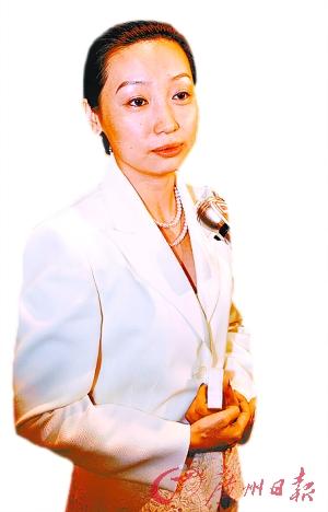 黄光裕方面否认杜鹃下周复出 胞妹将会亮相