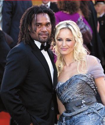 "美女与野兽"童话结束 卡伦布夫妇宣布将离婚