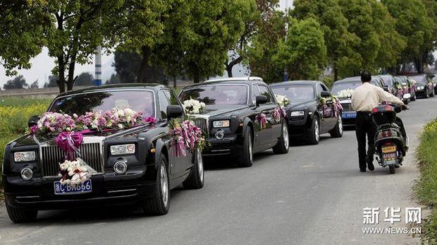 温州豪华婚车队叫板上海车展 26辆豪车估价亿元