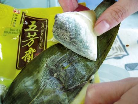 一袋粽子全发霉 成都五芳斋说是"小概率"