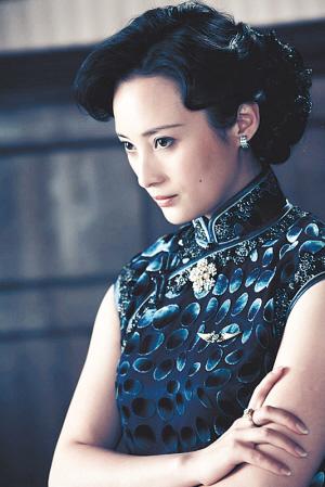 日前登陆北京卫视,剧中蒋勤勤饰演宋美龄一角,身着旗袍的蒋勤勤大气