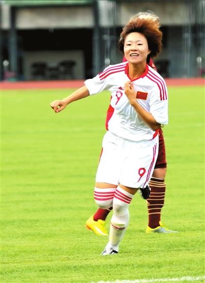 李霄鹏不满女足大意:每个上场球员都要珍惜机会