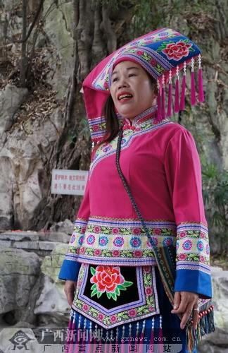 网络红人"武宣婆"和她的传奇山歌人生(图)