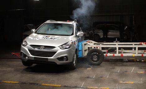 北京现代ix35——正面40%重叠可变形壁障碰撞试验北京现代ix35