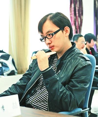 新闻中心 体育新闻     23岁的武汉棋手李喆昨天成为北京大学2012年级