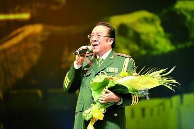 总政歌剧团演员杨洪基:为官兵演出,至死不渝