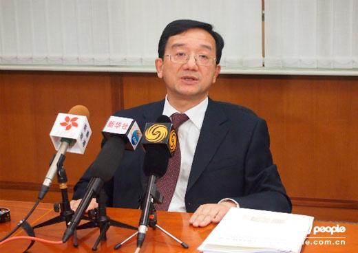 外交部条法司司长黄惠康在香港答记者问
