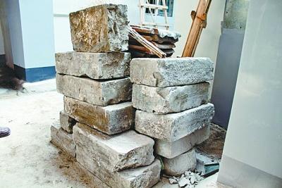 武汉市民藏有10块明代城墙砖 双面均刻有文字