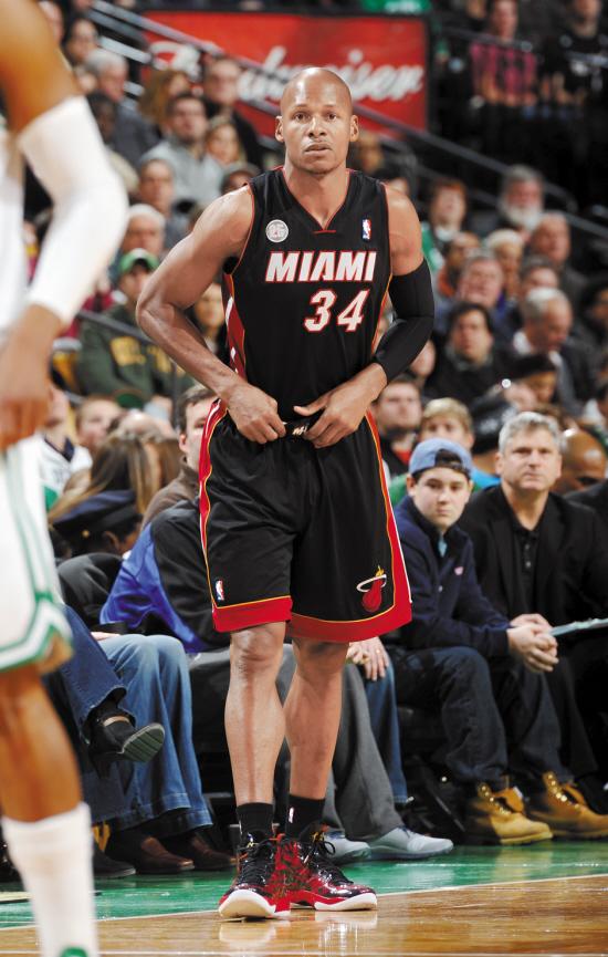 雷阿伦重回波士顿感慨万千 全场球迷起立送掌声