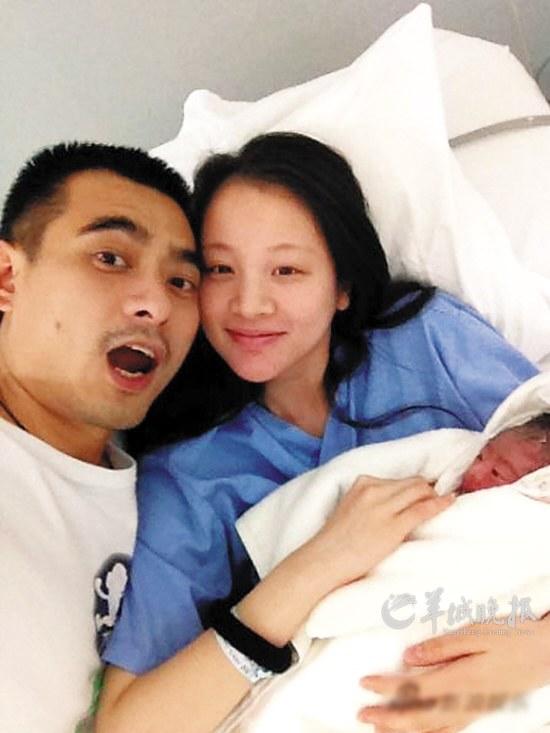 章龄之顺产一子 陈龙兴奋公布喜讯