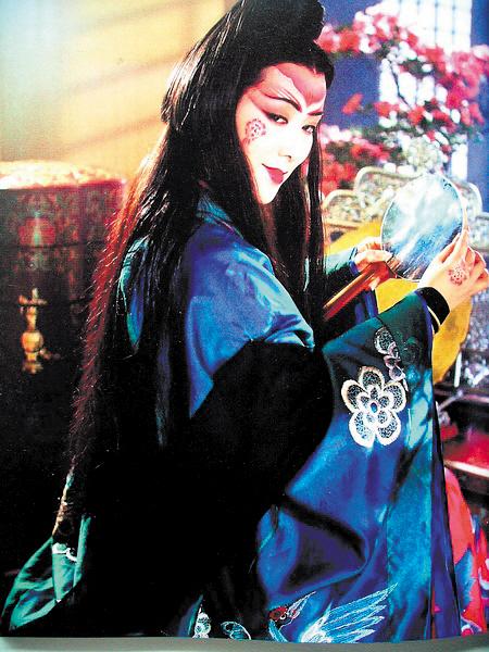 李亚鹏版《笑傲江湖》中由越剧表演艺术家茅威涛饰演的东方不败.