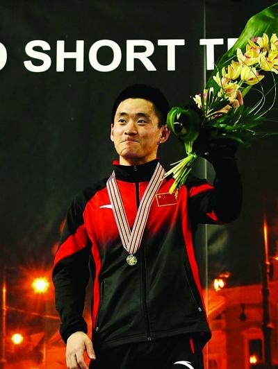 梁文豪男子500米3年后再夺冠 一鸣惊人后复苏-中新网