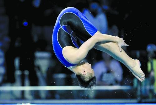 《星跳水立方》平淡的4月电视综艺荧屏因上周末两档全新的"跳水"节目