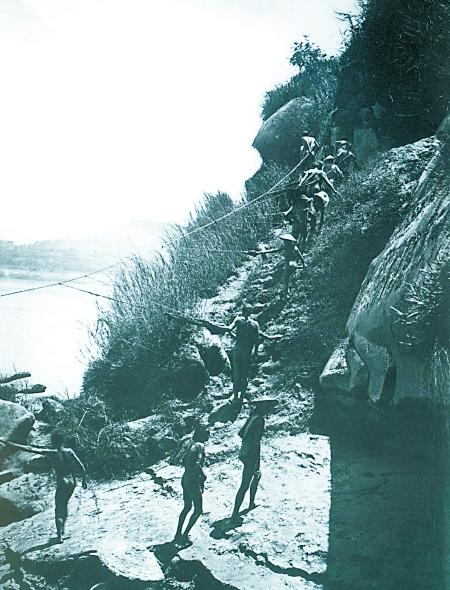 揭秘百年前"三峡纤夫" 大部分时间不用穿衣