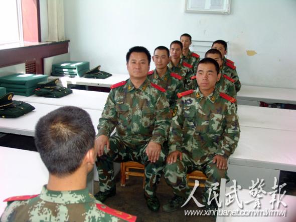 武警酒泉支队政委下队当兵 请战士直呼其名(图)