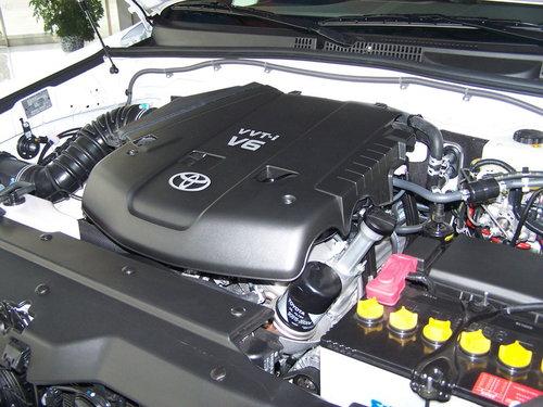 0l车型在动力方面采用代号1gr-fe的3955ccv6发动机,可以在5600rpm发出