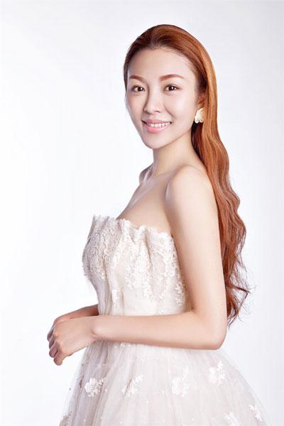 女星吴婷穿蕾丝短裙清新 笑容干净明朗(组图)