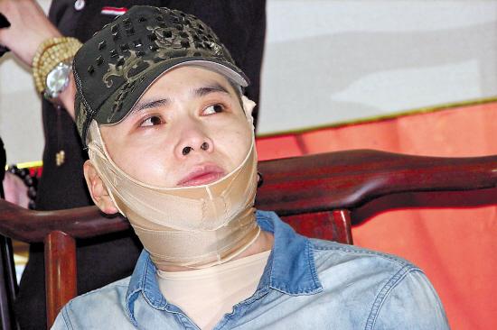 刘德华前宣传吃火锅被烧伤高圆圆齐秦送祝福