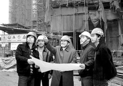 �������ʰ��������ɽܣ�ͼ�У�������ͼ