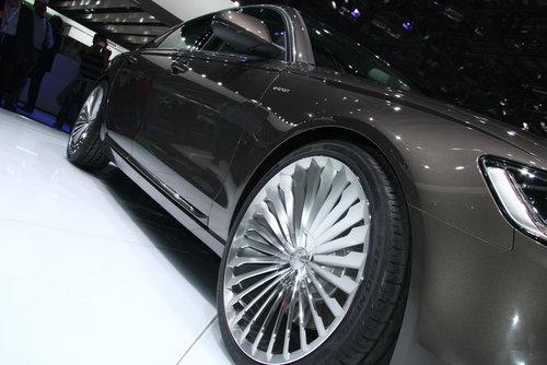 �����Ϳ���ʻ80km �µ�A6L e-tronʵ��