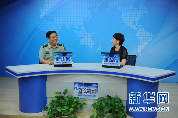 访谈现场,周国泰院士和主持人刘燕交流(陈竞超 摄)