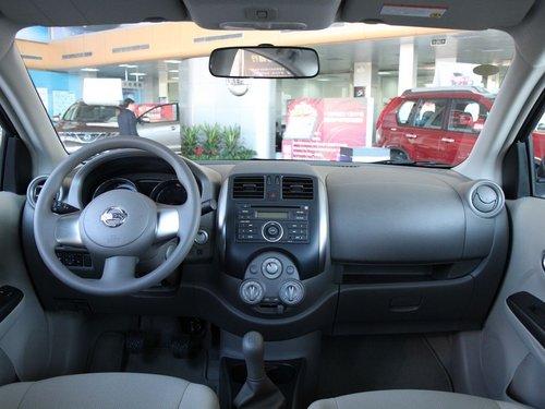 东风日产 新阳光 1.5L MT 中控台整体