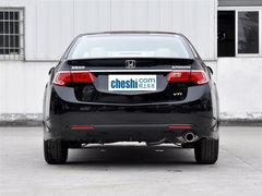 东风本田 2.0L 自动 车辆正后方尾部视角