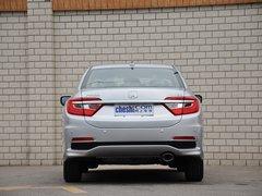 广汽本田 1.8L 自动 车辆正后方尾部视角