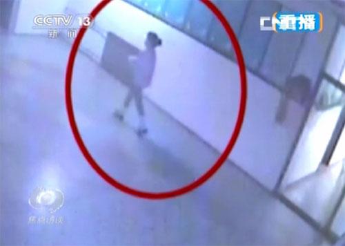 犯罪嫌疑人张素霞抱走婴儿视频