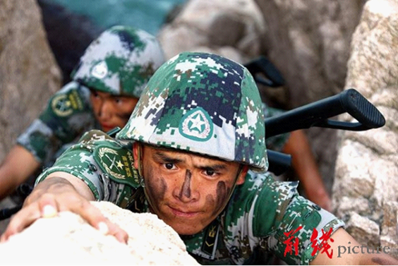 攀岩抢滩!直击舟山警备区某海防营严酷训练(图)