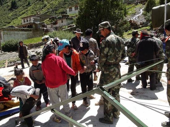 ����С�����������侯��ͨ��֧�ӹٱ�һ��Ͷ�뵽����������