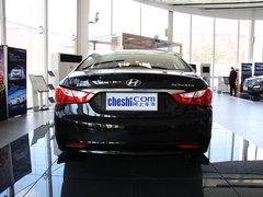 北京现代 2.0L 自动 车辆正后方尾部视角