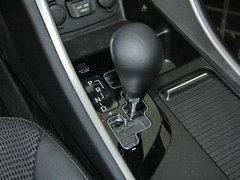 北京现代 2.0L 自动 挂档把手特写